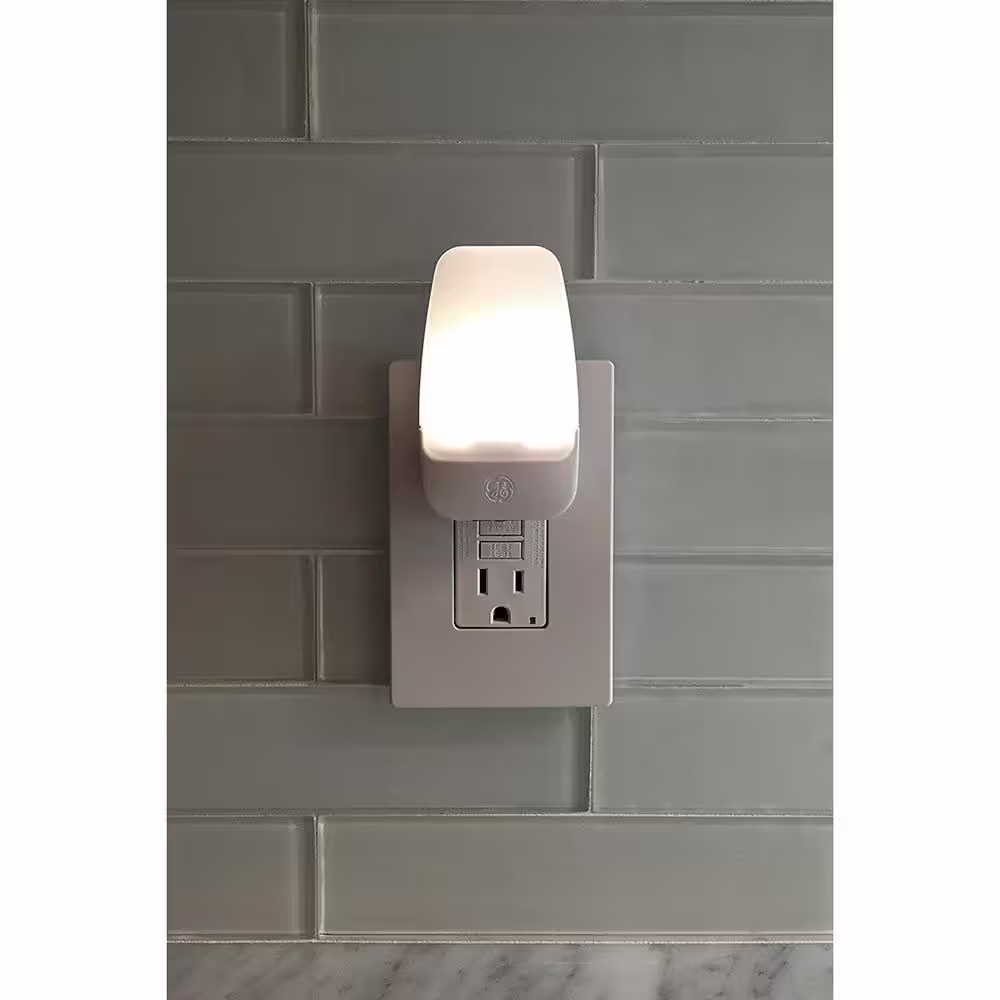 GE 0.5-Watt Automatic Light Sensing Integrated LED Plug In Night Light, 2-Pack
